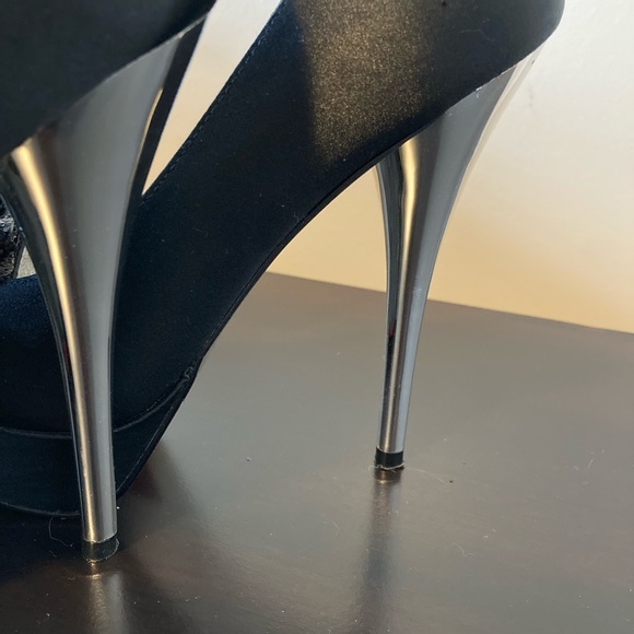 Luichiny Kissy Kiss Black Bow Heels - Picture 5 of 7